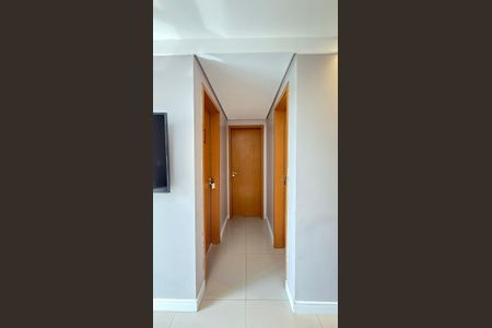 Corredor de apartamento à venda com 2 quartos, 49m² em Morro Santana, Porto Alegre