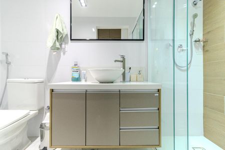 Apartamento à venda com 98m², 3 quartos e 1 vaga Apartamento à venda com 98m², 3 quartos e 1 vagaBanheiro da Suíte