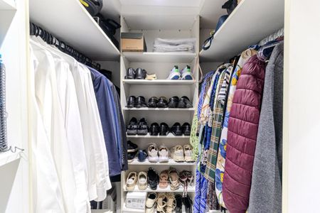 Apartamento à venda com 98m², 3 quartos e 1 vaga Apartamento à venda com 98m², 3 quartos e 1 vagaCloset da Suíte