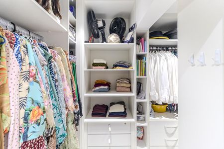 Apartamento à venda com 98m², 3 quartos e 1 vaga Apartamento à venda com 98m², 3 quartos e 1 vagaCloset da Suíte