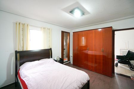 Casa à venda com 300m², 4 quartos e 2 vagasSuíte