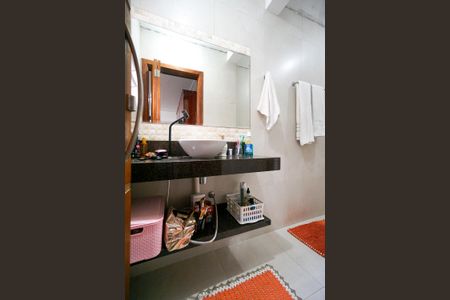 Casa à venda com 300m², 4 quartos e 2 vagasBanheiro da suíte