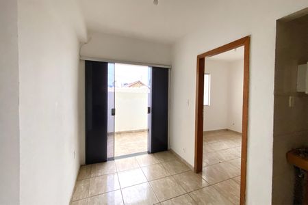 Sala de kitnet/studio para alugar com 2 quartos, 50m² em Novo Riacho, Contagem