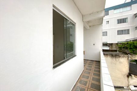 Varanda de kitnet/studio para alugar com 2 quartos, 50m² em Novo Riacho, Contagem