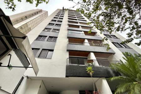 Apartamento à venda com 70m², 3 quartos e 2 vagasFachada