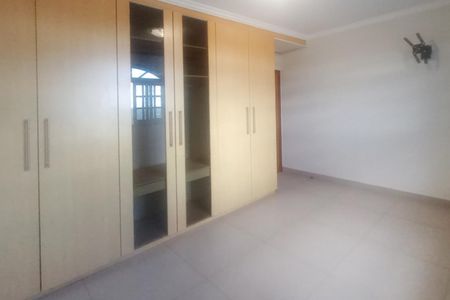 Casa à venda com 220m², 3 quartos e 2 vagas Casa à venda com 220m², 3 quartos e 2 vagasQuarto 1