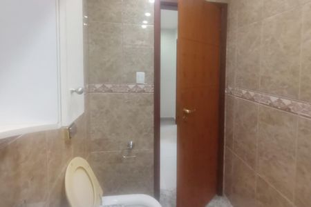 Casa à venda com 220m², 3 quartos e 2 vagas Casa à venda com 220m², 3 quartos e 2 vagasBanheiro