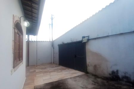 Casa à venda com 220m², 3 quartos e 2 vagas Casa à venda com 220m², 3 quartos e 2 vagasVaranda