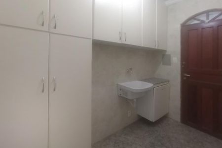 Casa à venda com 220m², 3 quartos e 2 vagas Casa à venda com 220m², 3 quartos e 2 vagasÁrea de Serviço