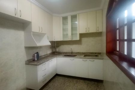 Casa à venda com 220m², 3 quartos e 2 vagas Casa à venda com 220m², 3 quartos e 2 vagasCozinha