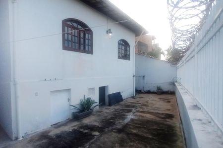 Casa à venda com 220m², 3 quartos e 2 vagas Casa à venda com 220m², 3 quartos e 2 vagasQuintal