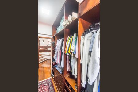 Casa de condomínio para alugar com 440m², 4 quartos e 4 vagas Casa de condomínio para alugar com 440m², 4 quartos e 4 vagasCloset da suíte