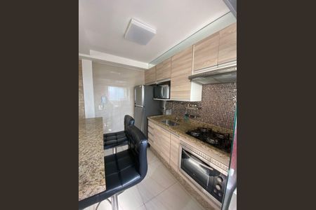 Cozinha de apartamento para alugar com 2 quartos, 50m² em Quitaúna, Osasco