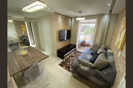 Sala de apartamento para alugar com 2 quartos, 50m² em Quitaúna, Osasco