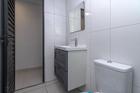 Casa à venda com 111m², 3 quartos e 2 vagas Casa à venda com 111m², 3 quartos e 2 vagasbanheiro social_3