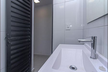 banheiro social_4 de casa à venda com 3 quartos, 111m² em Vila Nair, São Paulo