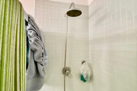 Apartamento para alugar com 140m², 3 quartos e 1 vaga Apartamento para alugar com 140m², 3 quartos e 1 vagaBanheiro da suíte 2