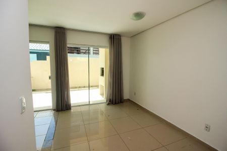 Casa para alugar com 140m², 3 quartos e 2 vagas Casa para alugar com 140m², 3 quartos e 2 vagasSala de Jantar