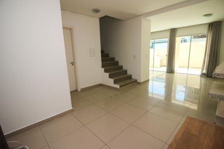 Sala de casa para alugar com 3 quartos, 140m² em Hípica, Porto Alegre