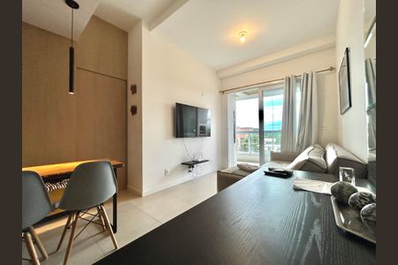 Sala de apartamento para alugar com 1 quarto, 52m² em Campeche, Florianópolis