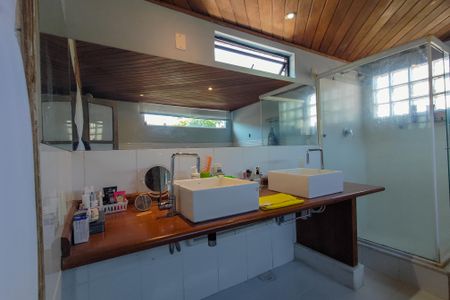 Casa à venda com 380m², 4 quartos e sem vagaBanheiro da Suíte 1