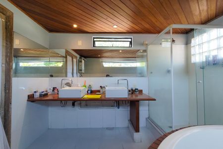 Casa à venda com 380m², 4 quartos e sem vagaBanheiro da Suíte 1