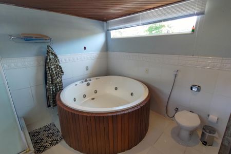 Casa à venda com 380m², 4 quartos e sem vagaBanheiro da Suíte 1