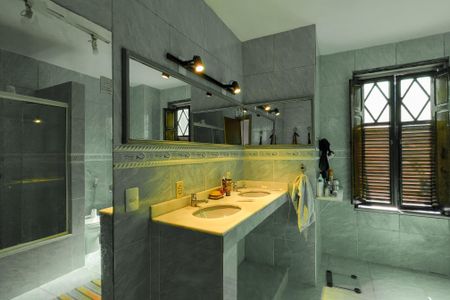 Casa à venda com 380m², 4 quartos e sem vagaBanheiro da Suíte 2