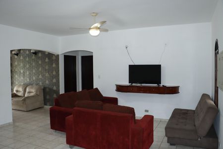 Casa para alugar com 4 quartos, 530m² em Jardim Santa Paula, Cotia