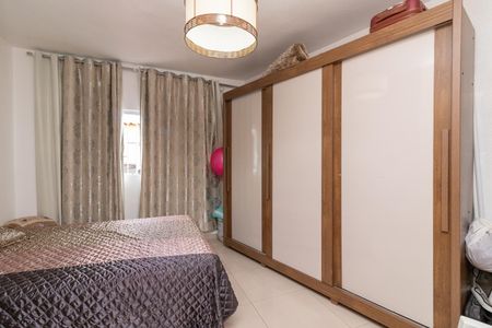 Quarto de casa à venda com 4 quartos, 300m² em Jardim Eliane, São Paulo