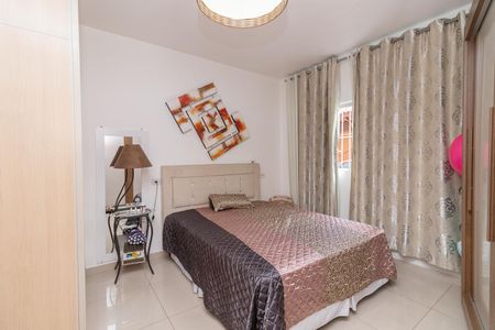 Casa para alugar com 300m², 4 quartos e 2 vagasQuarto