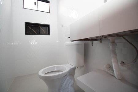 Banheiro Social de kitnet/studio para alugar com 1 quarto, 45m² em Ade Águas Claras, Brasília