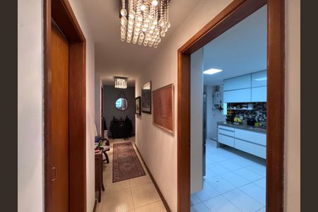 Apartamento à venda com 157m², 4 quartos e 3 vagasCorredor
