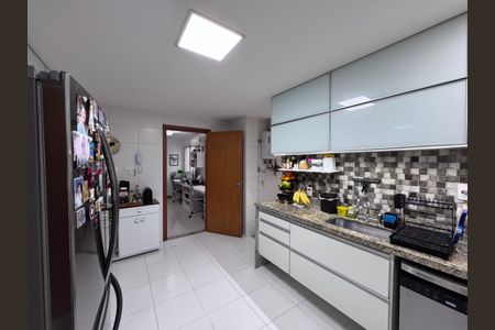 Apartamento à venda com 157m², 4 quartos e 3 vagasCozinha e Área de Serviço