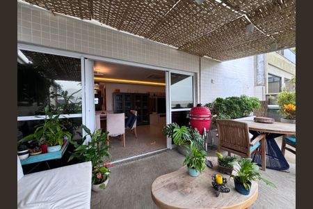 Apartamento à venda com 157m², 4 quartos e 3 vagasVaranda