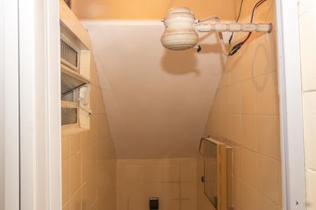 Casa de condomínio para alugar com 100m², 4 quartos e 2 vagasBanheiro de serviço