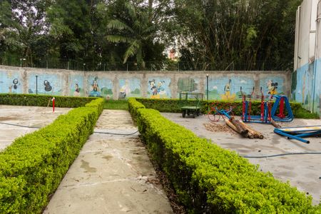 Casa de condomínio para alugar com 100m², 4 quartos e 2 vagasÁrea comum - Playground