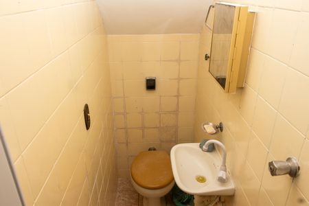 Casa de condomínio para alugar com 100m², 4 quartos e 2 vagasBanheiro de serviço