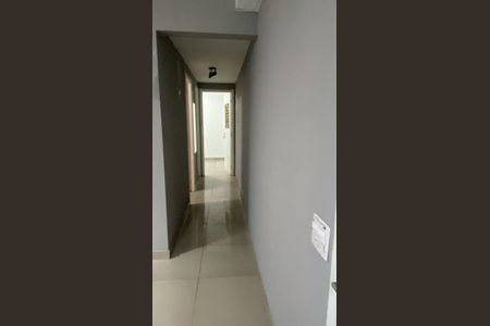 Corredor de apartamento para alugar com 2 quartos, 40m² em Vila Zat, São Paulo