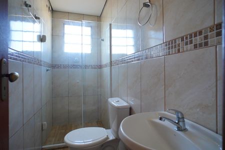 Banheiro  de apartamento para alugar com 2 quartos, 38m² em Costa E Silva, Porto Alegre