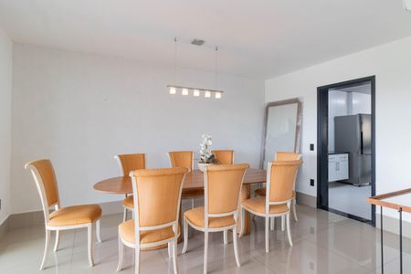Apartamento para alugar com 242m², 5 quartos e 3 vagas Apartamento para alugar com 242m², 5 quartos e 3 vagasSala de Jantar