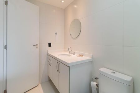 Apartamento para alugar com 242m², 5 quartos e 3 vagas Apartamento para alugar com 242m², 5 quartos e 3 vagasBanheiro da Suíte 1