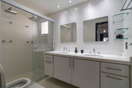 Apartamento para alugar com 242m², 5 quartos e 3 vagas Apartamento para alugar com 242m², 5 quartos e 3 vagasBanheiro da Suíte 4
