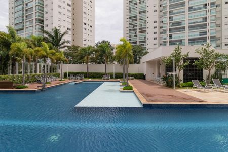 Apartamento para alugar com 242m², 5 quartos e 3 vagas Apartamento para alugar com 242m², 5 quartos e 3 vagasPiscina