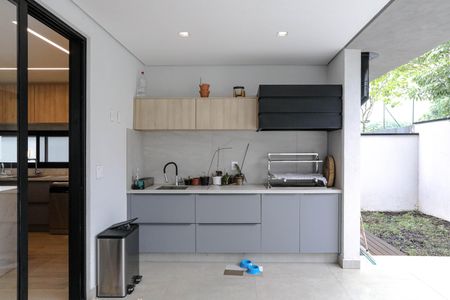 Casa para alugar com 220m², 4 quartos e 4 vagas Casa para alugar com 220m², 4 quartos e 4 vagasVaranda