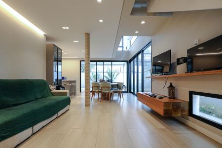 Casa para alugar com 220m², 4 quartos e 4 vagas Casa para alugar com 220m², 4 quartos e 4 vagasSala