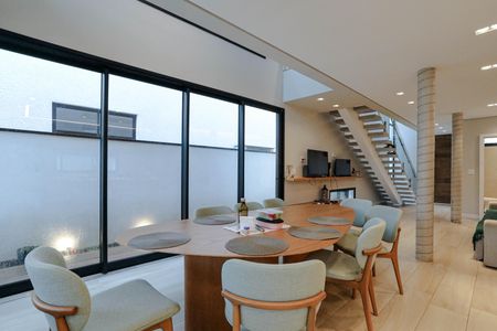 Casa para alugar com 220m², 4 quartos e 4 vagas Casa para alugar com 220m², 4 quartos e 4 vagasSala de Jantar