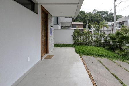 Casa para alugar com 220m², 4 quartos e 4 vagas Casa para alugar com 220m², 4 quartos e 4 vagasGaragem