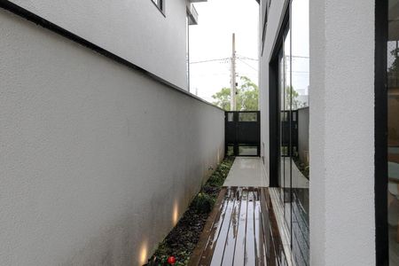 Casa para alugar com 220m², 4 quartos e 4 vagas Casa para alugar com 220m², 4 quartos e 4 vagasVaranda