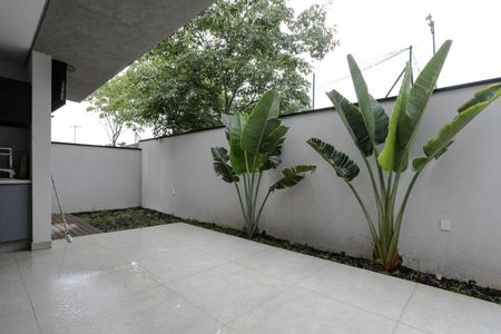 Casa para alugar com 220m², 4 quartos e 4 vagas Casa para alugar com 220m², 4 quartos e 4 vagasVaranda